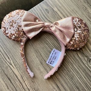 ✨ SOLD ✨ Rose Gold Sold Out Sequin Disney Park Ears
